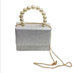 Clutch bag: Silver glitter clutch bag with Pearl handle.